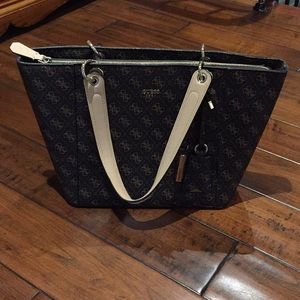 Brown Kamryn Guess purse new with tags.